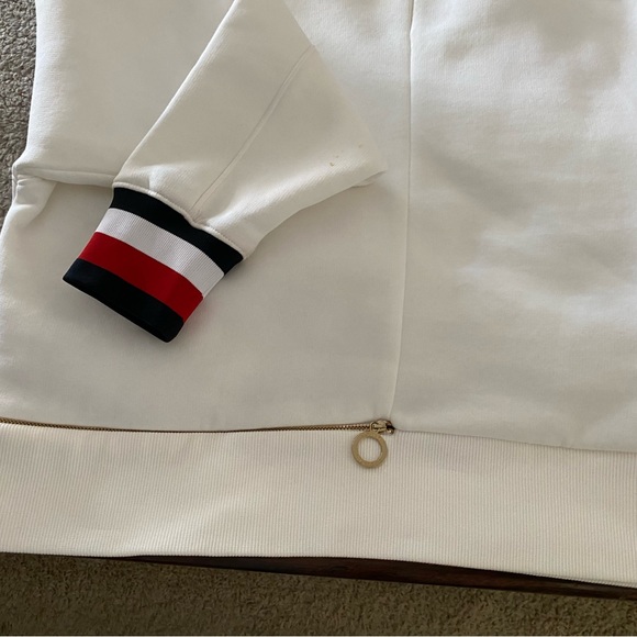 Very nice white top .Worn once  to big for me. - Picture 4 of 9